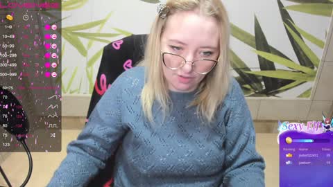 Snapshot of puffybun chatting on 12-19-24, 04:02 puffybun online show from 12-19-24, 04:02