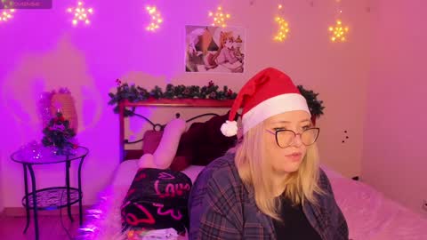 Snapshot of puffybun chatting on 12-24-24, 12:33 puffybun online show from 12-24-24, 12:33