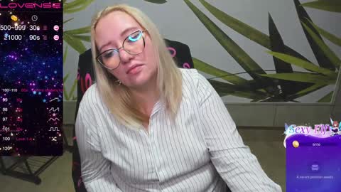 Snapshot of puffybun chatting on 01-18-25, 04:42 puffybun online show from 01-18-25, 04:42