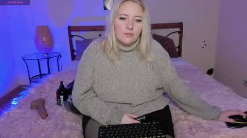 Snapshot of puffybun chatting on 02-04-25, 11:59 puffybun online show from 02-04-25, 11:59