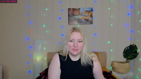 Snapshot of puffybun chatting on 03-04-25, 11:43 puffybun online show from 03-04-25, 11:43