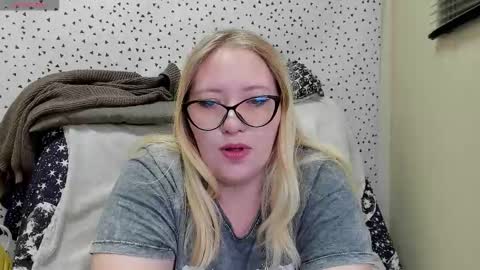 Snapshot of puffybun chatting on 03-01-26, 08:55 puffybun online show from 03-01-26, 08:55