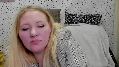 Snapshot of puffybun chatting on 03-04-26, 05:02 puffybun online show from 03-04-26, 05:02