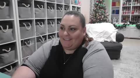 Puggie -  online show from 12-17-24, 10:00