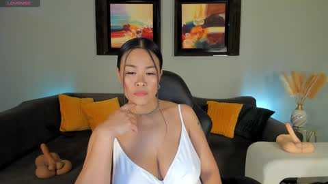 Pui Yee  online show from 09-18-25, 09:50