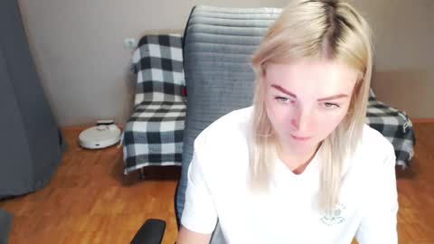 Polly online show from 11-25-25, 04:45