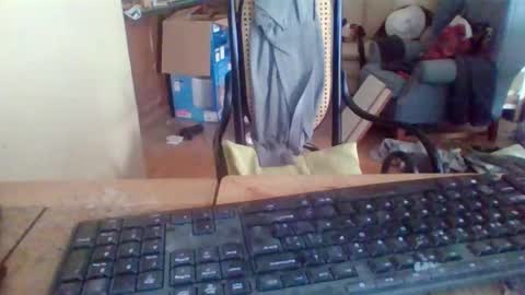 pup_y online show from 10-18-25, 02:40