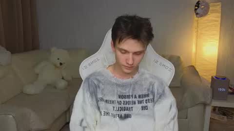 Snapshot of pupsenish chatting on 10-12-25, 03:00 Jesse online show from 10-12-25, 03:00