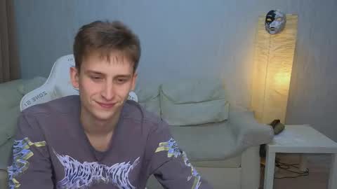 Snapshot of pupsenish chatting on 10-26-25, 01:39 Jesse online show from 10-26-25, 01:39