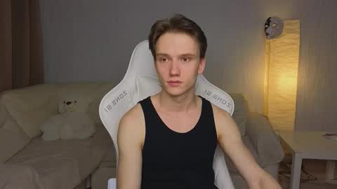 Snapshot of pupsenish chatting on 11-10-25, 01:04 Jesse online show from 11-10-25, 01:04