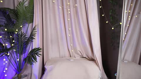 constant schedule Wednesday  Friday  Saturday  Sunday  The Rosemarie online show from 10-22-25, 06:02