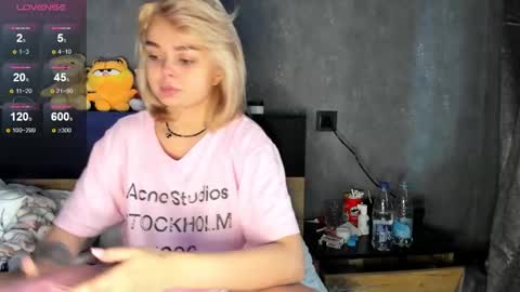 Snapshot of purebeautie chatting on 09-20-25, 03:46 Katty online show from 09-20-25, 03:46