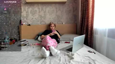 Snapshot of purebeautie chatting on 10-03-25, 12:35 Katty online show from 10-03-25, 12:35