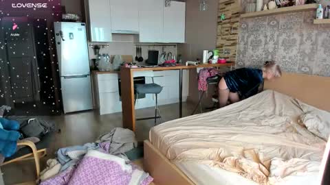 Snapshot of purebeautie chatting on 10-21-25, 11:44 Katty online show from 10-21-25, 11:44