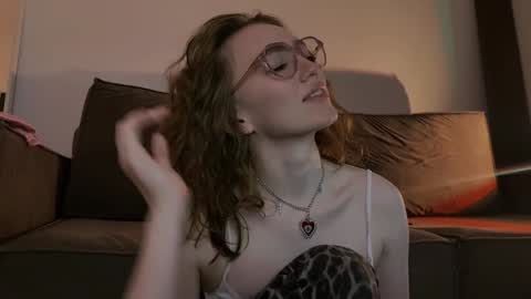 Snapshot of purity_ring chatting on 12-26-24, 01:40 Marie online show from 12-26-24, 01:40