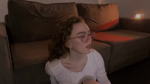 Snapshot of purity_ring chatting on 02-06-25, 11:37 Marie online show from 02-06-25, 11:37