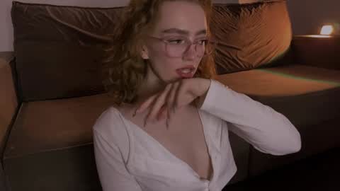 Snapshot of purity_ring chatting on 02-08-25, 02:04 Marie online show from 02-08-25, 02:04