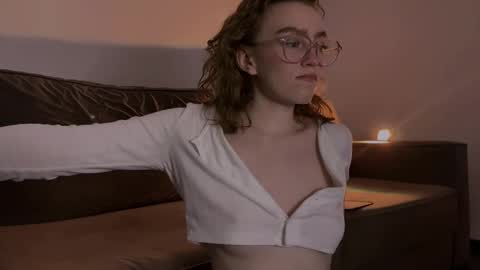 Snapshot of purity_ring chatting on 02-11-25, 10:28 Marie online show from 02-11-25, 10:28