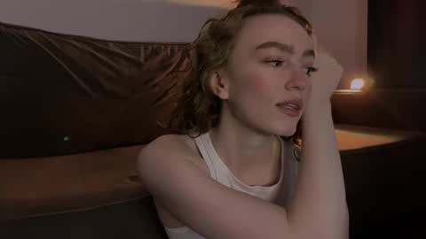 Snapshot of purity_ring chatting on 02-12-25, 11:51 Marie online show from 02-12-25, 11:51