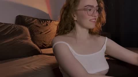 Snapshot of purity_ring chatting on 03-08-25, 03:24 Marie online show from 03-08-25, 03:24