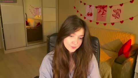 Snapshot of purple_averge chatting on 10-29-25, 05:42 Bella online show from 10-29-25, 05:42