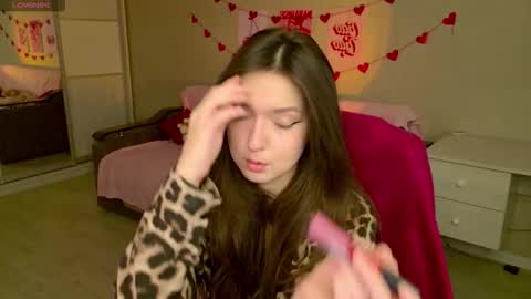 Snapshot of purple_averge chatting on 11-27-25, 05:42 Bella online show from 11-27-25, 05:42