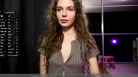 Snapshot of purple_baby chatting on 12-14-25, 02:33 Sasha wait you here 6 of November. will celebrate my B- day online show from 12-14-25, 02:33