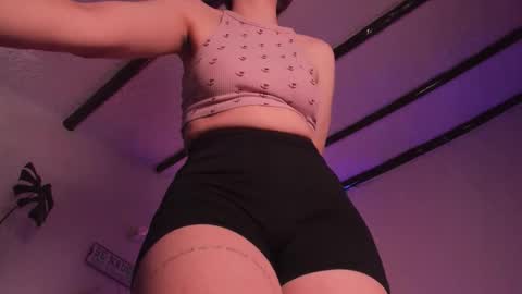 Snapshot of purple_opal chatting on 12-18-25, 07:09 Vero online from Tuesday to Sunday online show from 12-18-25, 07:09