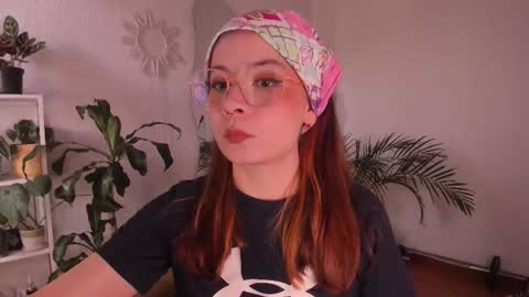 Snapshot of purple_opal chatting on 01-15-26, 06:11 Vero online from Tuesday to Sunday online show from 01-15-26, 06:11