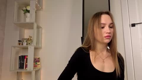 Liza online show from 10-19-25, 05:08