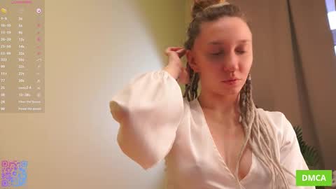 Sophie  Fav patterns 99199444press my buttons  see what happens  online show from 11-03-25, 05:31