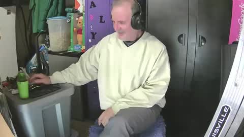 Snapshot of pussy_licker0127 chatting on 12-13-24, 07:10 Mark online show from 12-13-24, 07:10