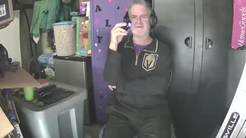 Snapshot of pussy_licker0127 chatting on 12-20-24, 06:50 Mark online show from 12-20-24, 06:50