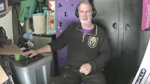 Snapshot of pussy_licker0127 chatting on 12-20-24, 04:14 Mark online show from 12-20-24, 04:14