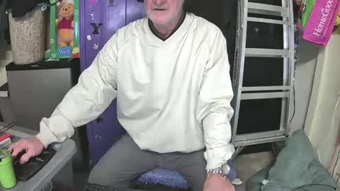 Snapshot of pussy_licker0127 chatting on 12-26-24, 12:14 Mark online show from 12-26-24, 12:14