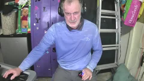 Snapshot of pussy_licker0127 chatting on 12-27-24, 03:09 Mark online show from 12-27-24, 03:09