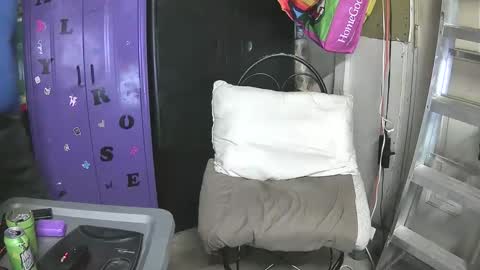 Snapshot of pussy_licker0127 chatting on 02-20-25, 04:46 Mark online show from 02-20-25, 04:46