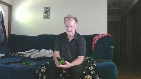 Snapshot of pussy_licker0127 chatting on 09-29-25, 04:12 Mark online show from 09-29-25, 04:12