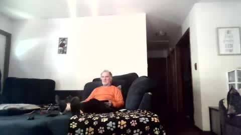 Snapshot of pussy_licker0127 chatting on 10-14-25, 05:36 Mark online show from 10-14-25, 05:36