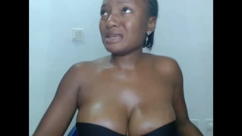 Snapshot of pussyxwetx chatting on 10-28-25, 08:22 pussyxwetx online show from 10-28-25, 08:22