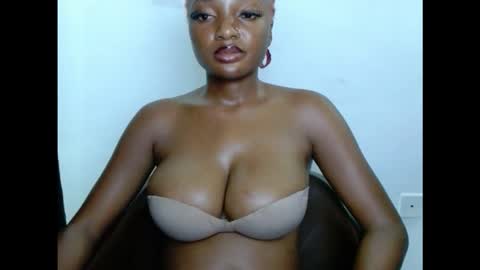 Snapshot of pussyxwetx chatting on 11-12-25, 12:00 pussyxwetx online show from 11-12-25, 12:00