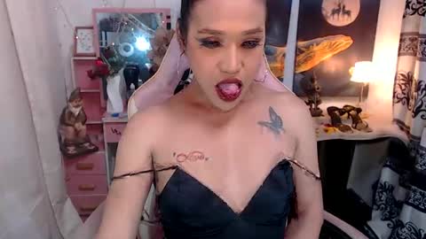 Queen Agatha online show from 01-17-26, 02:44