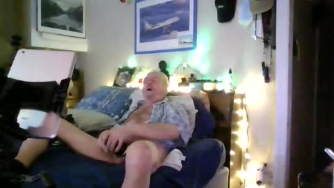 Snapshot of quantumorator chatting on 02-27-26, 08:03 Quantum Orator online show from 02-27-26, 08:03