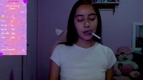 Snapshot of quee_tiana chatting on 10-08-25, 02:20 your princess online show from 10-08-25, 02:20