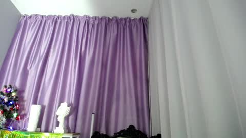 Snapshot of queen_a_n_i chatting on 12-20-24, 11:32 A N I Ill be here on December 1st online show from 12-20-24, 11:32