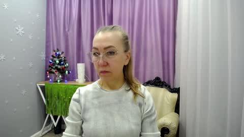 Snapshot of queen_a_n_i chatting on 12-29-24, 10:45 A N I Ill be here on December 1st online show from 12-29-24, 10:45
