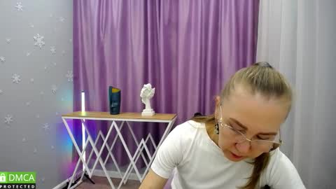 Snapshot of queen_a_n_i chatting on 09-19-25, 01:45 A N I Ill be here on December 1st online show from 09-19-25, 01:45