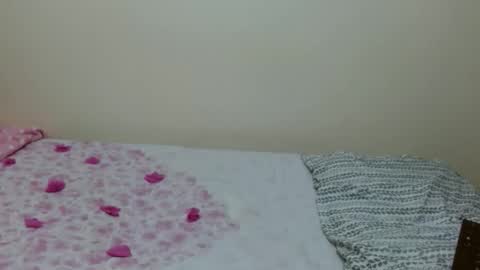 Snapshot of queen_ema chatting on 10-26-25, 04:07 queen ema online show from 10-26-25, 04:07