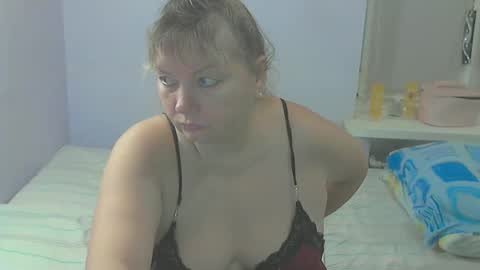 Snapshot of queen_jane8 chatting on 10-28-25, 04:20 queen_jane8 online show from 10-28-25, 04:20