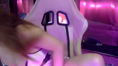 QueenHennessy online show from 11-05-25, 05:46